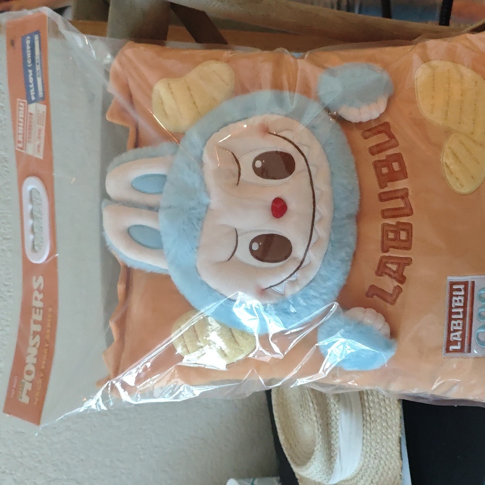 POP MART THE MONSTERS ( LABUBU ) WACKY MART SERIES - PILLOW (CHIPS)